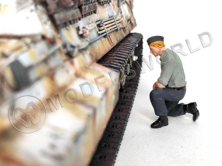 Фигура танкиста, Германия, лето 1943 г., поза 2. Масштаб 1:35 - фото 1
